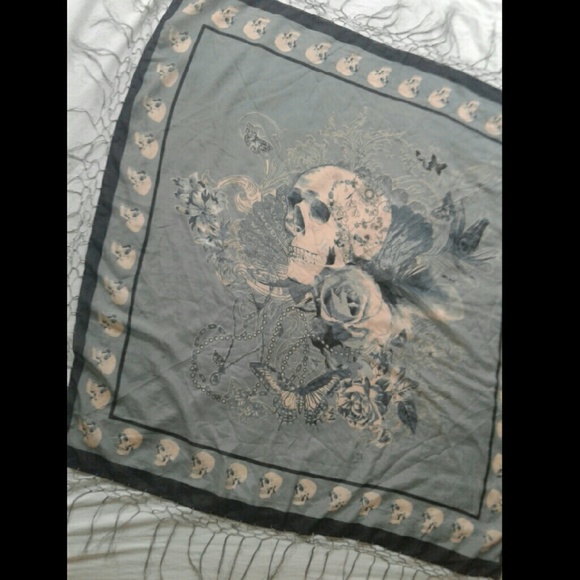 Accessories - Vanitas Scarf